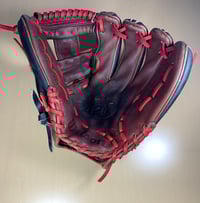 Fielder or Pitcher’s Glove