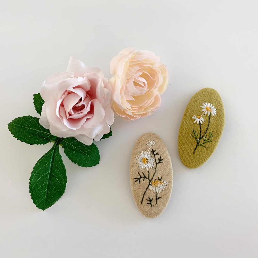 Image of Embroidered Wildflowers Hair Clip