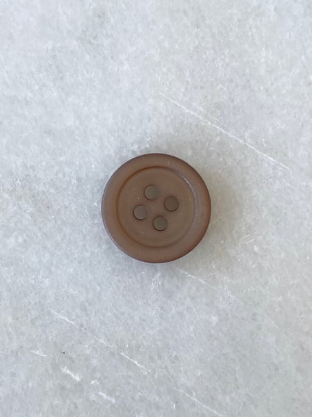 Image of Lille knap - brun 1,6 cm