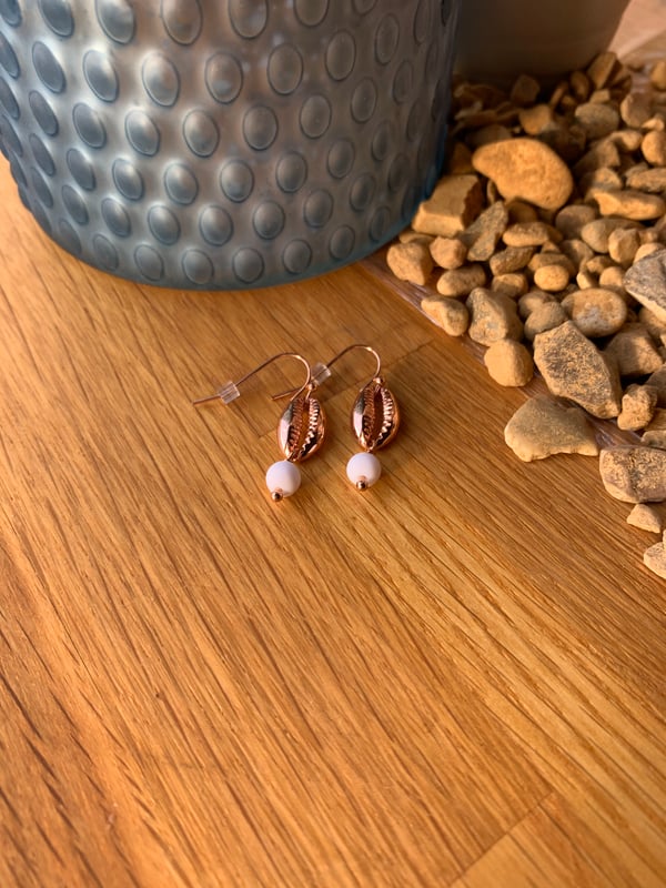 Image of Rose gold shell drop earring 