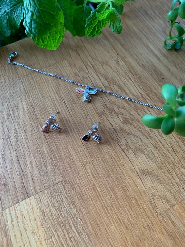 Image of Bee charm bracelet 