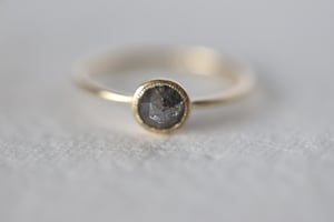 Image of 18ct gold, Grey rose-cut diamond ring (LON170)