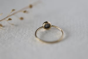 Image of 18ct gold, Grey rose-cut diamond ring (LON170)