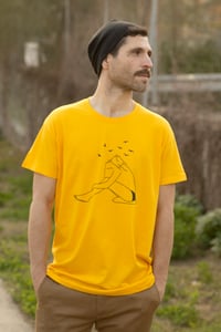 Image 3 of Camiseta 'Nostalgia' en color amarillo