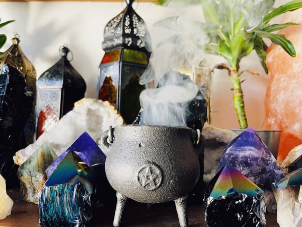 Image of Cast iron cauldron 