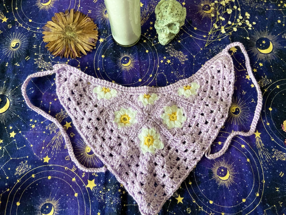 Image of bed of daisies bandana 