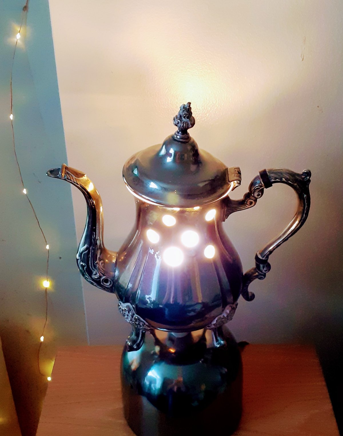 Image of Vintage Teapot touch on/off Metal Lamp.