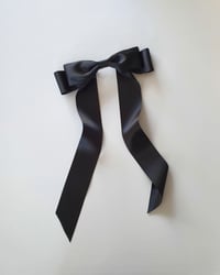 LAYERED SATIN BOW : BLACK