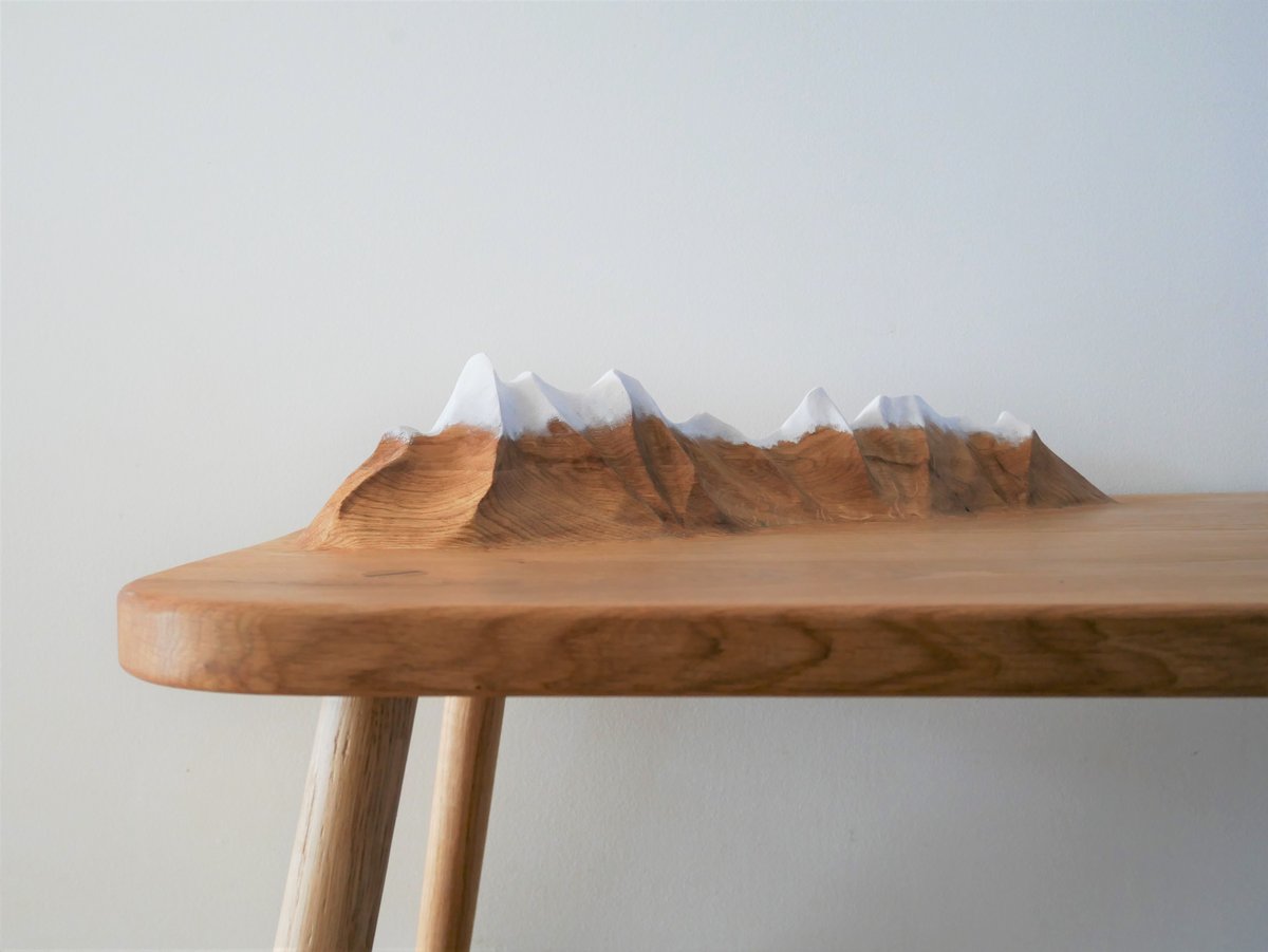 Table basse en chêne sculptée "Pyrénées"