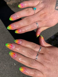 Neon Ombre Flame Press-ons 