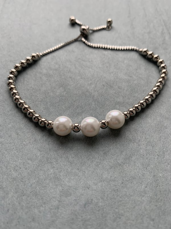 Image of Silver and Pearl drawstring bracelet