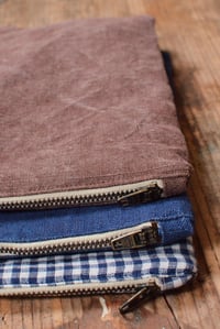 Image 1 of Linen Zipped Pouch