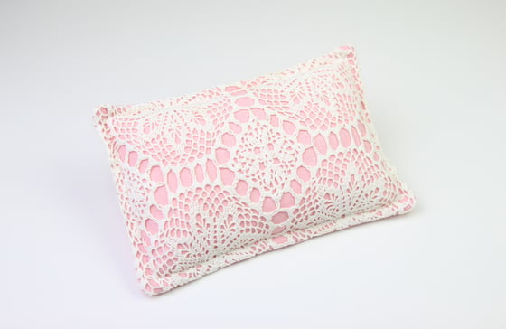 Image of Vintage Lace & Linen Newborn Posing Pillow - b
