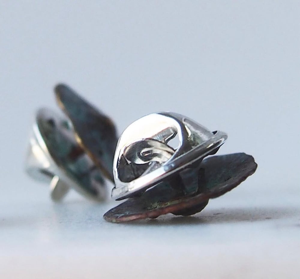 Image of Pin’s téton patine vert-de-gris 