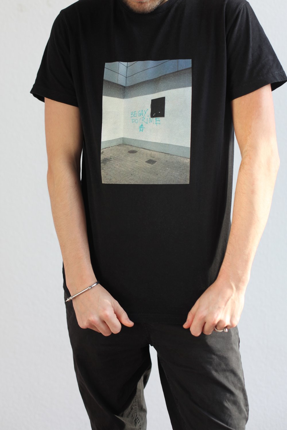 BE GAY DO CRIME T-SHIRT