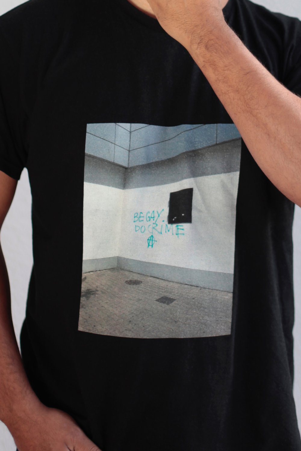 BE GAY DO CRIME T-SHIRT
