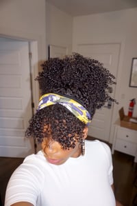 Image 2 of 16 inch KINKY CURLY 3c/4a HEADBAND WIG WITH BANGS 