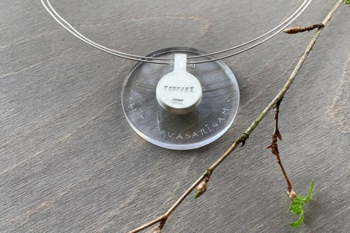 Image of "To become vernal" silver pendant with prehnite · VERNARE ·