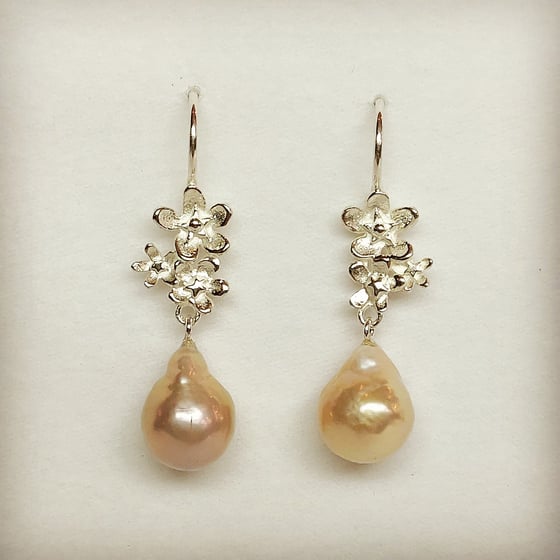 Beeld van Forget-me-not pearls