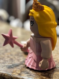 Image 2 of Glinda from “Wicked”