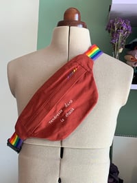 Image 2 of Banane rainbow - Tendresse dans le chaos