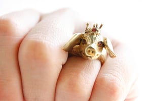 Image of The Pig with his crown Ring