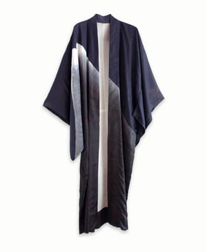 Image of Sort-grå silke kimono til herre med Mount Fuji's silhuette