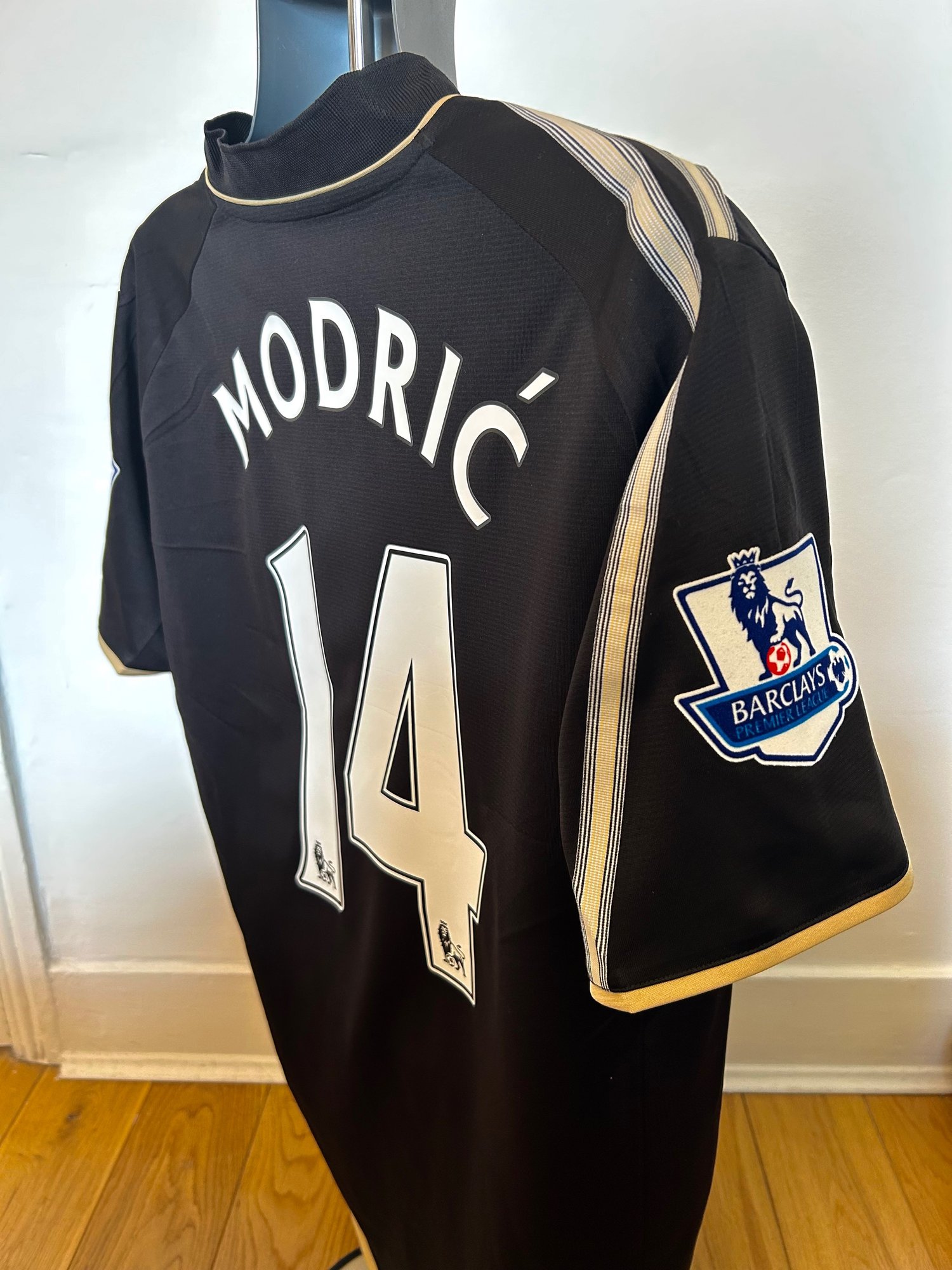 Image of Tottenham Hotspur “MODRIC 14” 2008/09 Third Shirt + PL patches