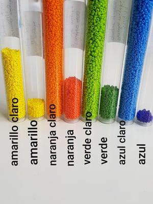 Image of Kaia. Collar corto de cuentas de colores.