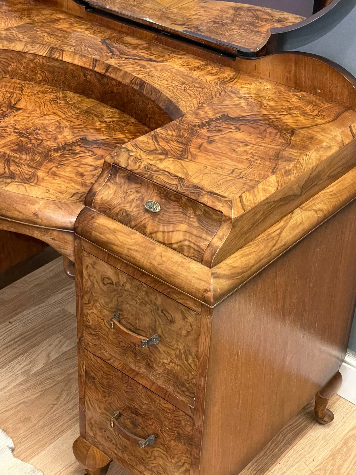 Image of Burr walnut dressing table