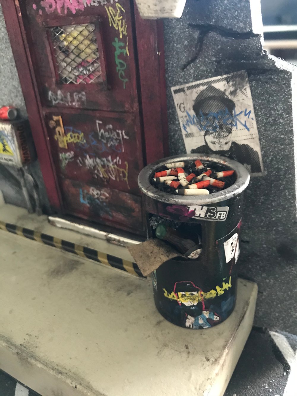 Ash tray trash can
