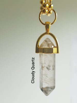 Image of Vivienne. Collar de doble vuelta con colgante de piedra natural.