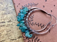 Image 1 of Raw Blue Apatite copper hoops - Hoops Collection n.9