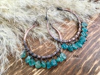 Image 2 of Raw Blue Apatite copper hoops - Hoops Collection n.9