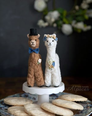 Bride and Groom Wedding Cake Topper for Alpaca + Llama Lovers - Dessert Table Keepsake