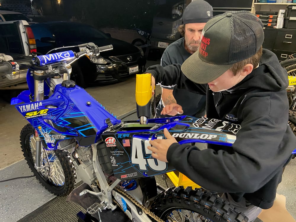 LIGHTNING BOLT MX GRAPHIC KIT - YAMAHA YZ125 • 2002 - 2023 YZ125/250 • YZF 250/450450