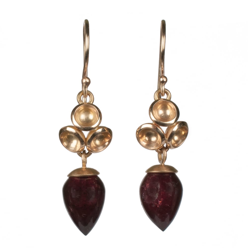 Image of Gold Cluster Drops with Garnet