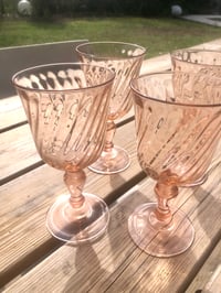 Image 1 of Verres à pied rose