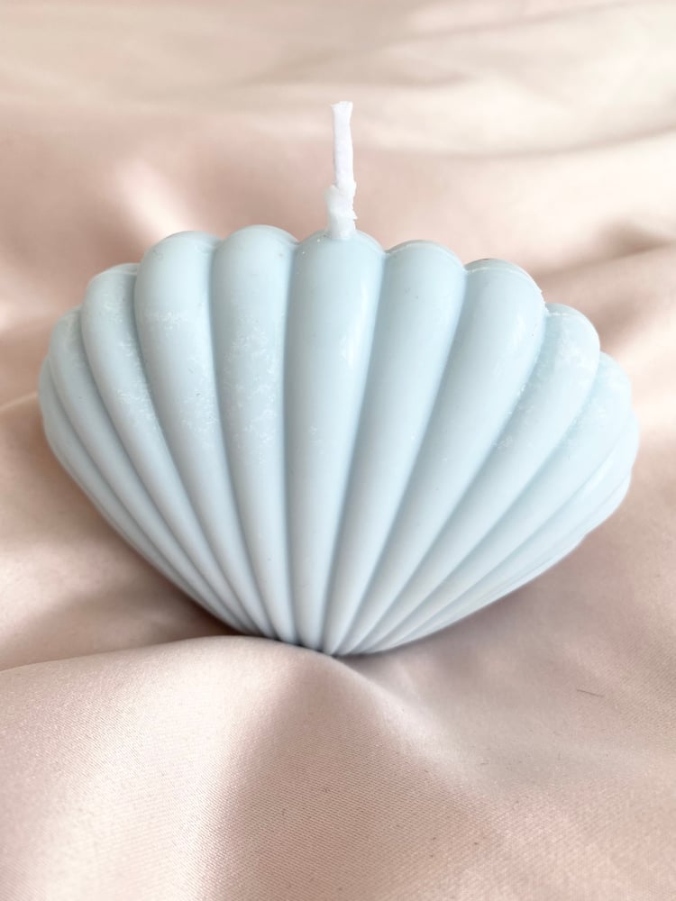Image of Naia&Co Seashell candle Blue