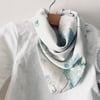 Foulard fleurs pistaches