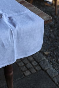 Image 4 of 2 Vintage Handtücher mit weiss-roten Monogrammen und Blumenmuster