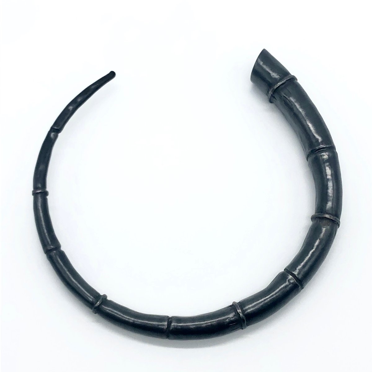 Image of Black Tendril Collar 03