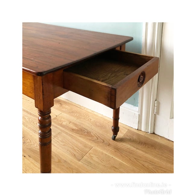 Georgian antique end table. 