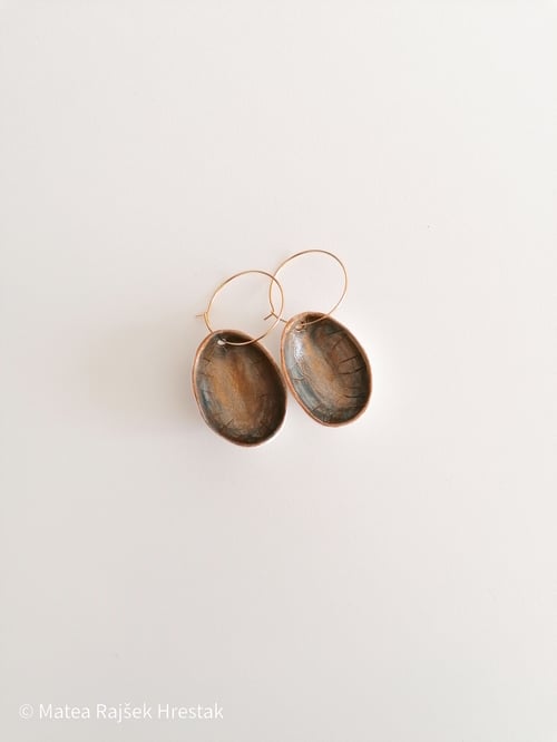 Image of Eggshell Earrings in Golden and Gray