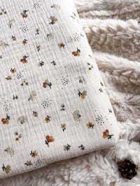 Image 3 of Tissu Double Gaze Gaufrée Nelsi Écru/fauve