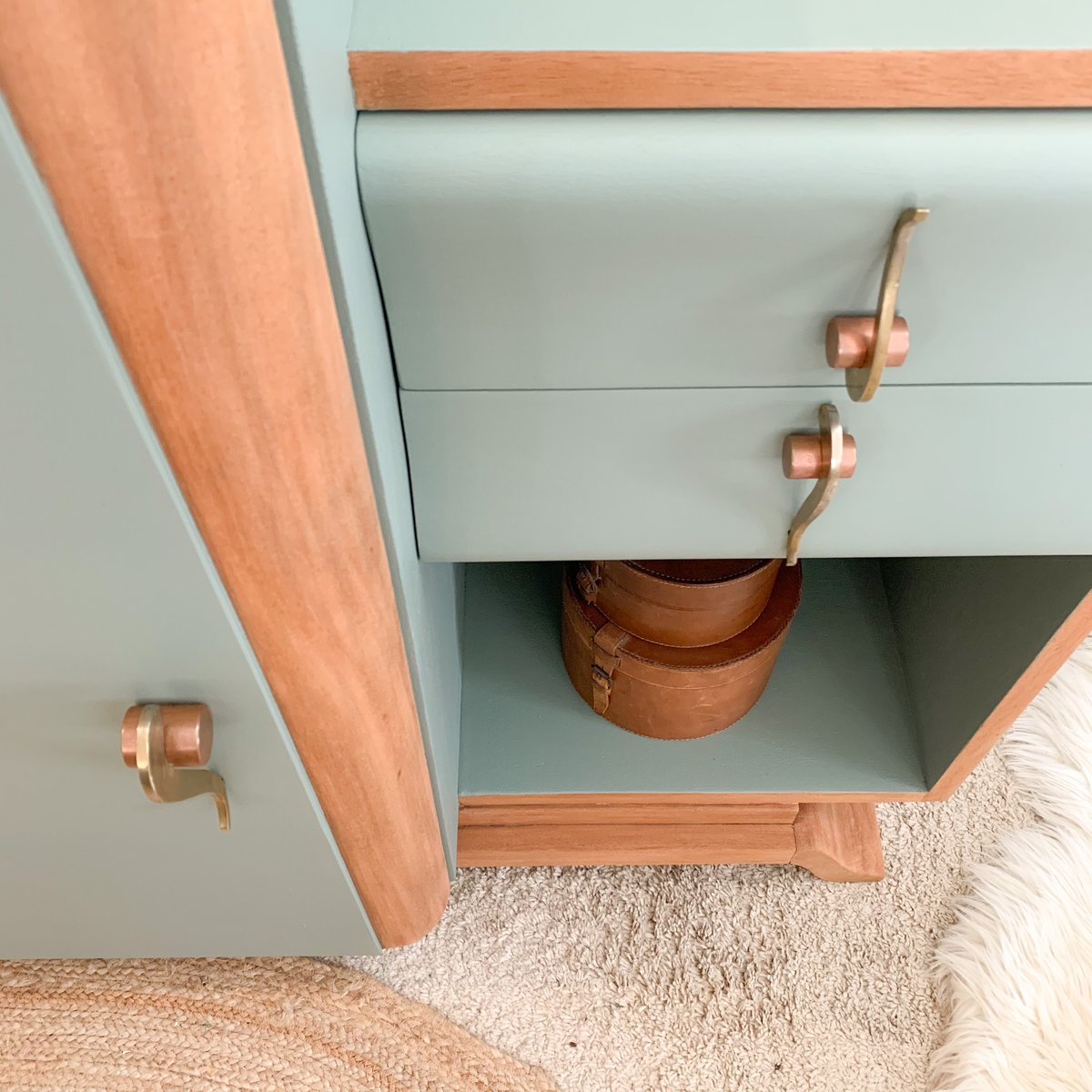 Image of VENDUE/SOLD OUT Commode Asymétrique Mint