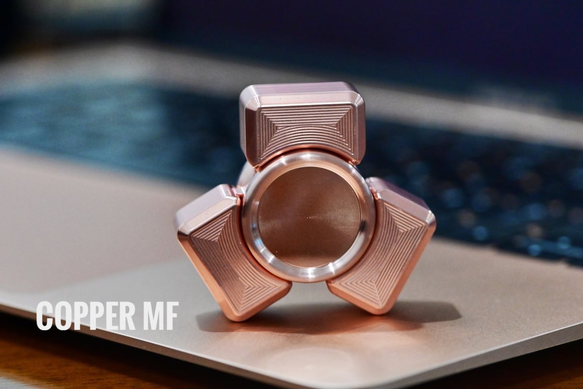 Tri-collision mini standard material hand spinner | KINETICS Tri-collision mini standard material hand spinner | KINETICS