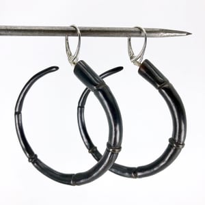 Image of Tendril Hoop Earrings, Black #1