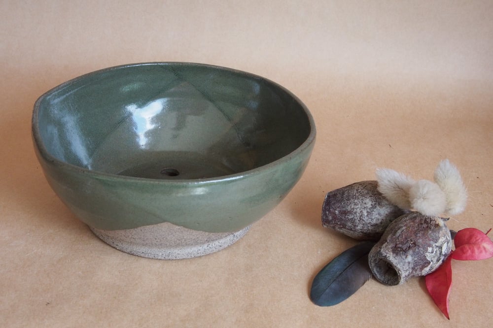 Image of Soap dish - Pōuriuri