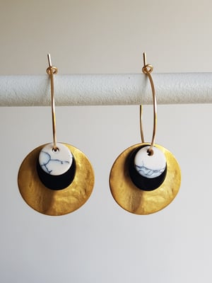 Image of Amelia. Pendientes de aro decorado.